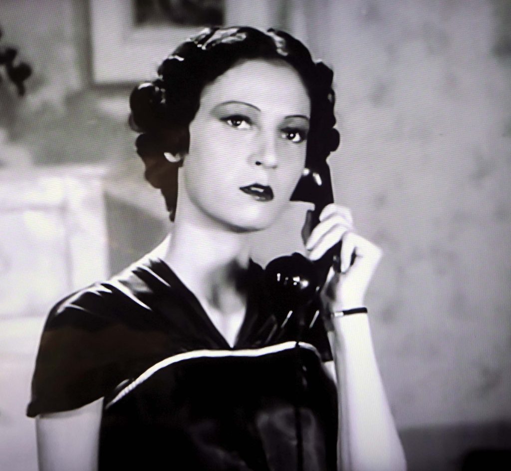 Still image featuring actress Rawhiyya Khalid as Nahid in Salama fi Khayr, 1937 directed by Niyazi Mustafa
