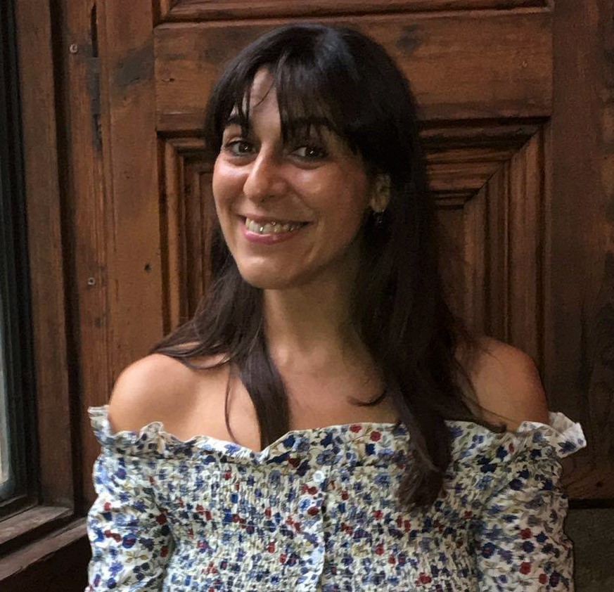 Headshot of Ana Abad-Carlés